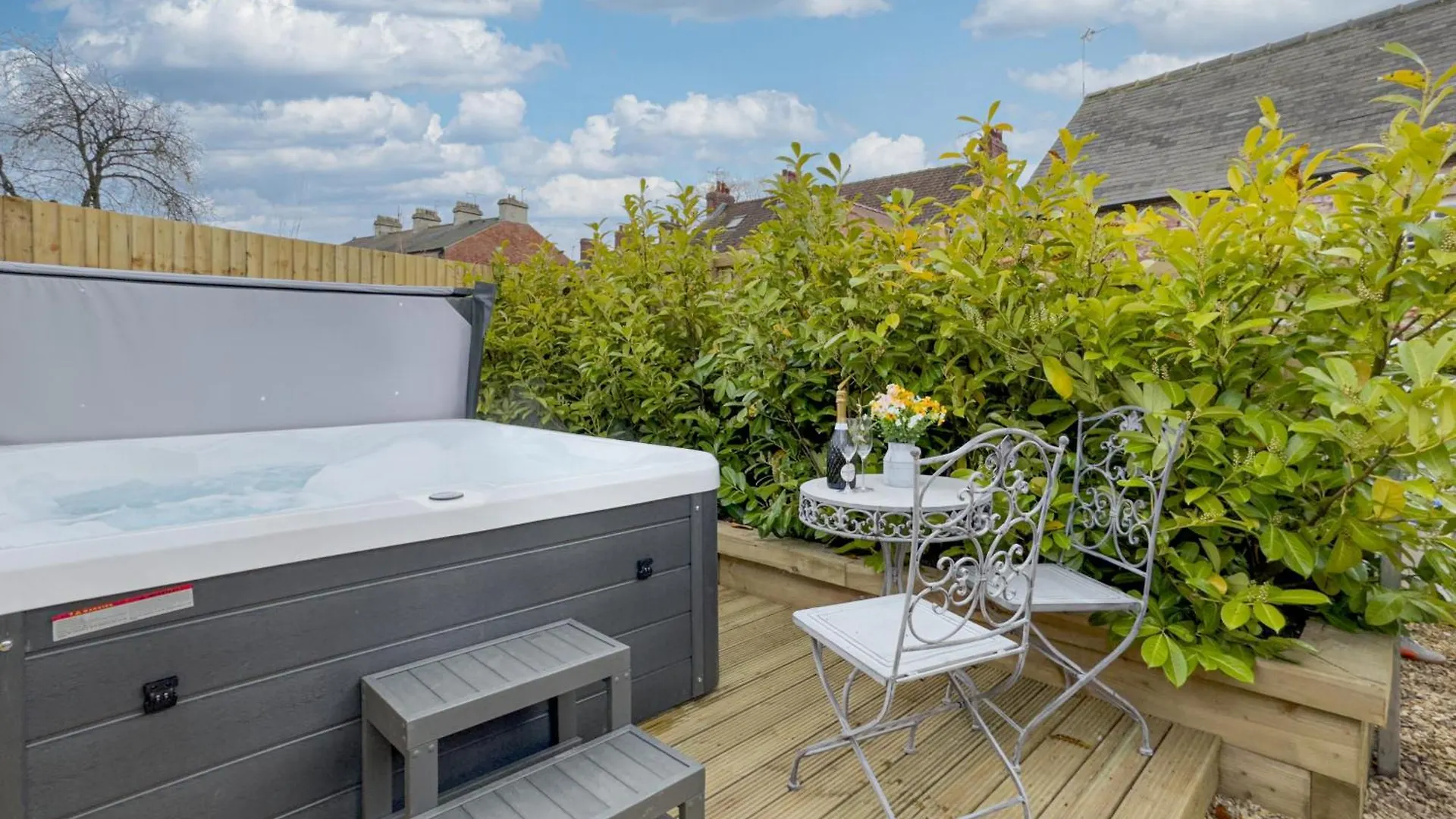 Exceptional Holiday Home 5 With Hot Tub Pickering