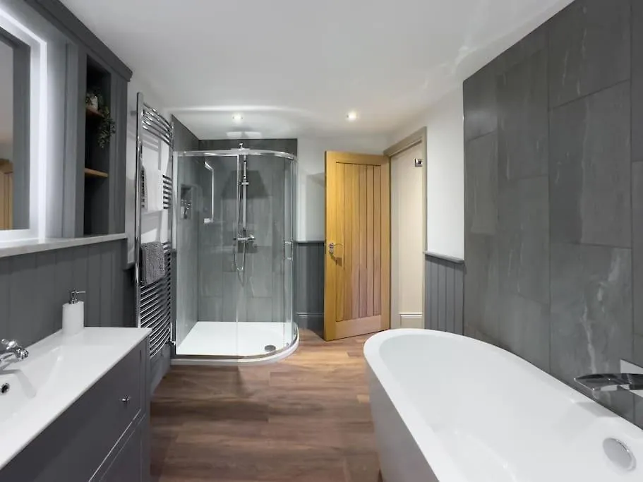 Exceptional Holiday Home 5 With Hot Tub Pickering