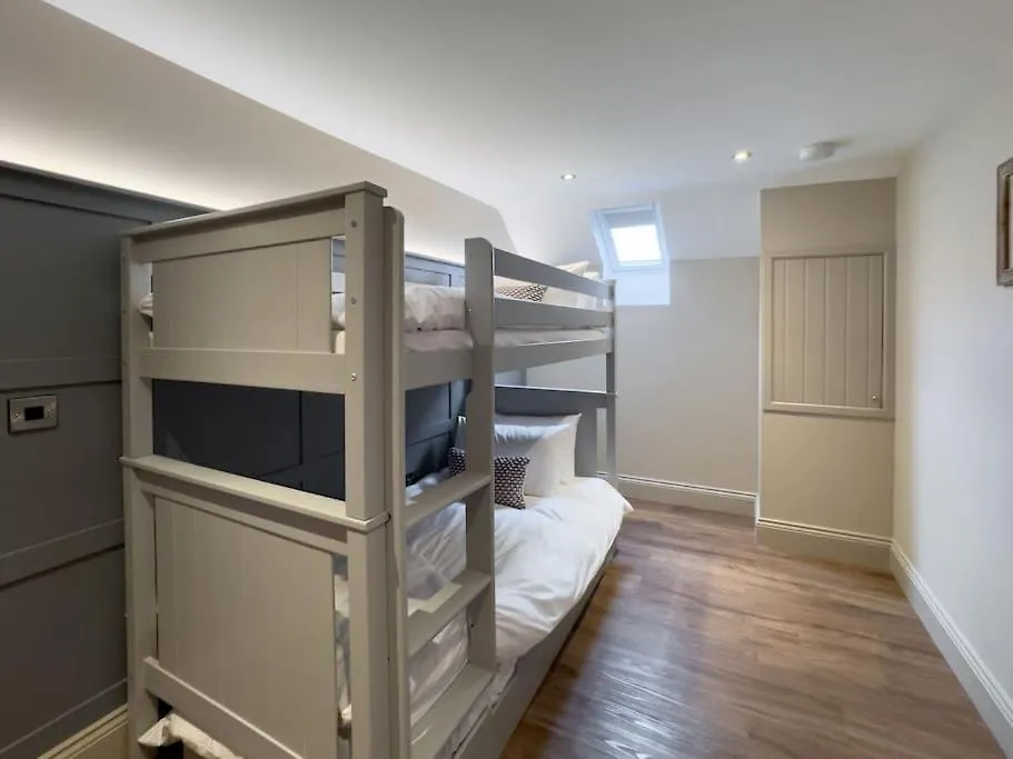 Exceptional Holiday Home 5 With Hot Tub Pickering