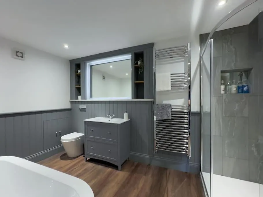Exceptional Holiday Home 5 With Hot Tub Pickering