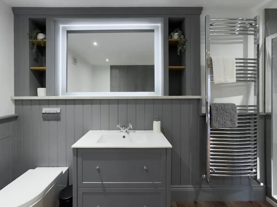 Exceptional Holiday Home 5 With Hot Tub Pickering